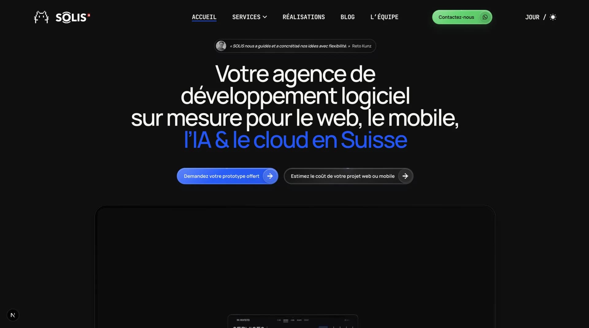 Page d’accueil de Solis en mode sombre présentant ses services de développement logiciel sur mesure